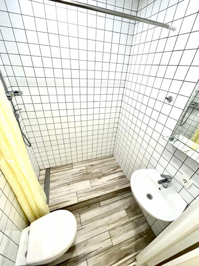 1 Room Apartment Near Peremohy Square Kiev Exterior foto